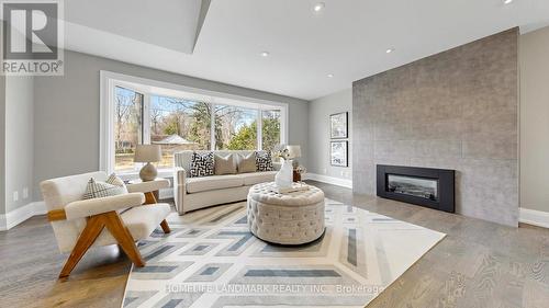 1549 Elite Road, Mississauga, ON - Indoor Photo Showing Living Room With Fireplace