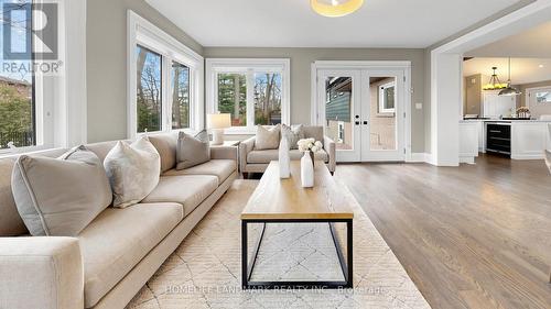 1549 Elite Road, Mississauga, ON - Indoor Photo Showing Living Room