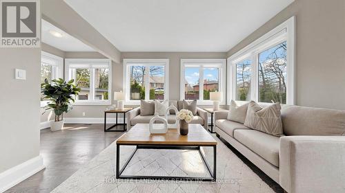 1549 Elite Road, Mississauga, ON - Indoor Photo Showing Living Room