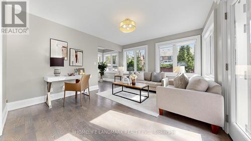 1549 Elite Road, Mississauga, ON - Indoor Photo Showing Living Room