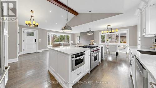 1549 Elite Road, Mississauga, ON - Indoor Photo Showing Kitchen With Upgraded Kitchen