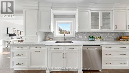 1549 Elite Road, Mississauga, ON - Indoor Photo Showing Kitchen With Upgraded Kitchen