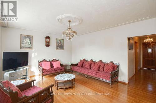 91 Pearl Street N, Hamilton, ON - Indoor Photo Showing Living Room