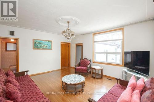 91 Pearl Street N, Hamilton, ON - Indoor Photo Showing Living Room