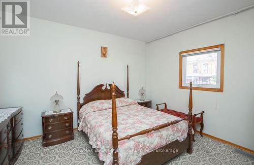 91 Pearl Street N, Hamilton, ON - Indoor Photo Showing Bedroom