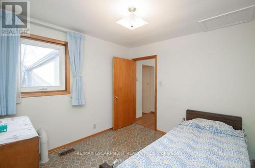 91 Pearl Street N, Hamilton, ON - Indoor Photo Showing Bedroom