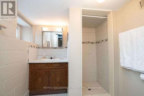 91 Pearl Street N, Hamilton, ON - Indoor Photo Showing Bathroom