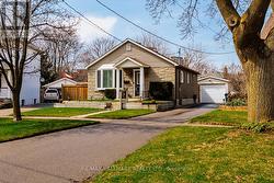 84 DELMA DRIVE  Toronto, ON M8W 4P1
