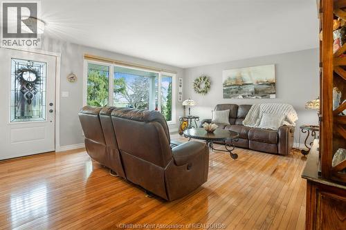 7088 9Th Line, Chatham, ON - Indoor Photo Showing Living Room