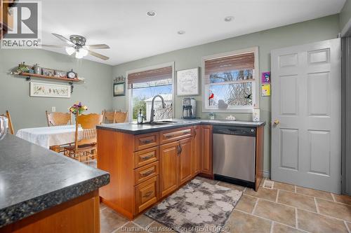 7088 9Th Line, Chatham, ON - Indoor Photo Showing Kitchen