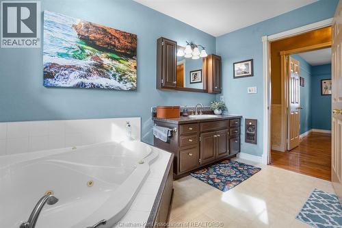 7088 9Th Line, Chatham, ON - Indoor Photo Showing Bathroom