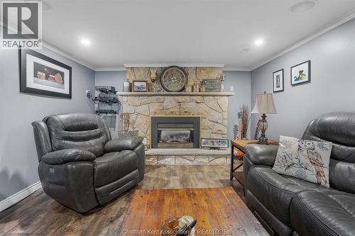 7088 9Th Line, Chatham, ON - Indoor Photo Showing Living Room With Fireplace