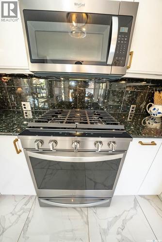 715 Emerald Bay, Saskatoon, SK - Indoor Photo Showing Kitchen