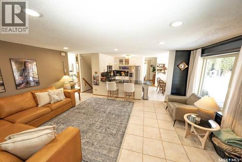 715 Emerald Bay, Saskatoon, SK - Indoor Photo Showing Living Room