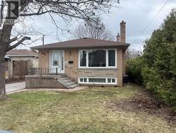 MAIN FL - 428 PALMER AVENUE Richmond Hill, ON L4C 1R1