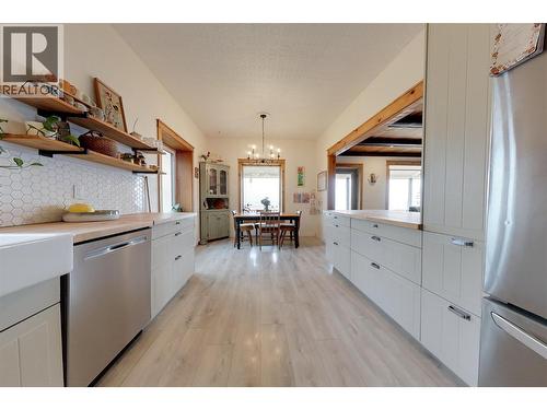 1017 Simmons Road, Creston, BC - Indoor Photo Showing Kitchen