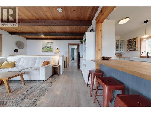 1017 Simmons Road, Creston, BC - Indoor