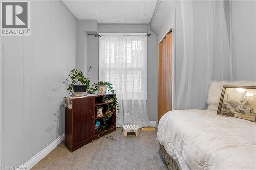 143 Walter Avenue S, Hamilton, ON - Indoor Photo Showing Bedroom