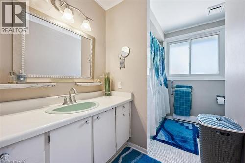 Bathroom featuring curtained shower and vanity - 55 Ralgreen Crescent, Kitchener, ON - Indoor Photo Showing Bathroom