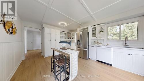 20573 Yonge Street, East Gwillimbury, ON - Indoor Photo Showing Kitchen
