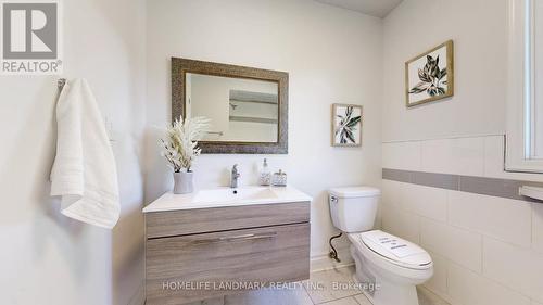 20573 Yonge Street, East Gwillimbury, ON - Indoor Photo Showing Bathroom