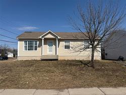 333 Twin Oaks Moncton, NB E1G 4W7