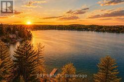 34 CONNOR DRIVE Whitchurch-Stouffville, ON L4A 7X3