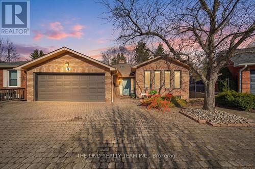 17 APRIL GARDENS  Aurora, ON L4G 4R7