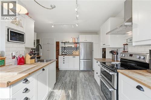 222 Concession 11 E, Freelton, ON - Indoor Photo Showing Kitchen