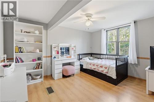 222 Concession 11 E, Freelton, ON - Indoor Photo Showing Bedroom