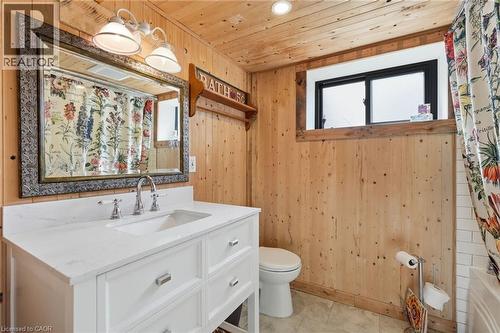 222 Concession 11 E, Freelton, ON - Indoor Photo Showing Bathroom