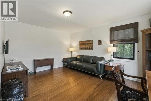 222 Concession 11 E, Freelton, ON - Indoor Photo Showing Living Room
