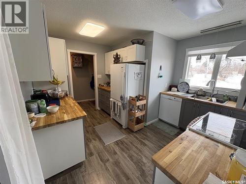 310 Main Street, Abernethy, SK - Indoor Photo Showing Kitchen With Double Sink