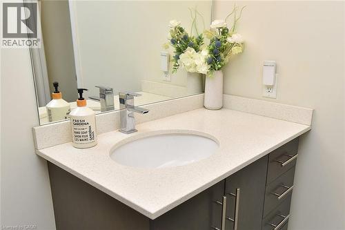 16 Concord Place Unit# 145, Grimsby, ON - Indoor Photo Showing Bathroom