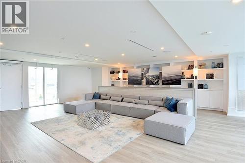 16 Concord Place Unit# 145, Grimsby, ON - Indoor Photo Showing Living Room