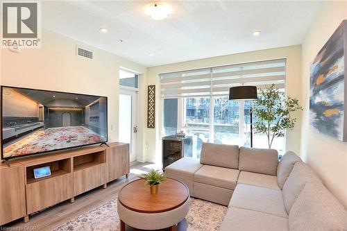 16 Concord Place Unit# 145, Grimsby, ON - Indoor Photo Showing Living Room