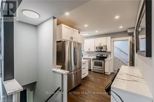 42 East 31St Street, Hamilton, ON - Indoor Photo Showing Kitchen