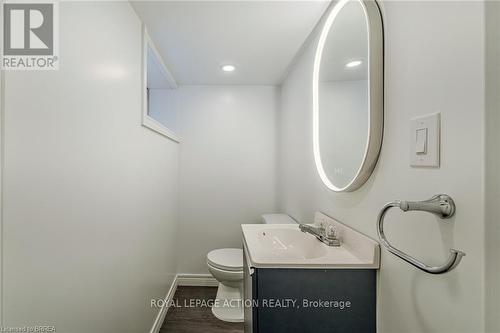 42 East 31St Street, Hamilton, ON - Indoor Photo Showing Bathroom