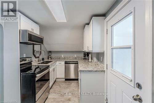 42 East 31St Street, Hamilton, ON - Indoor Photo Showing Kitchen With Double Sink