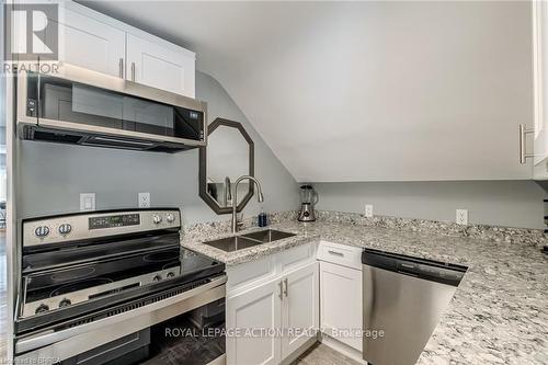 42 East 31St Street, Hamilton, ON - Indoor Photo Showing Kitchen With Double Sink With Upgraded Kitchen