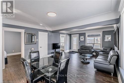 42 East 31St Street, Hamilton, ON - Indoor Photo Showing Living Room
