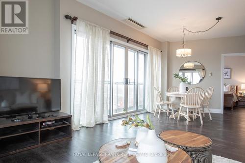905 - 44 Bond Street W, Oshawa (O'Neill), ON - Indoor