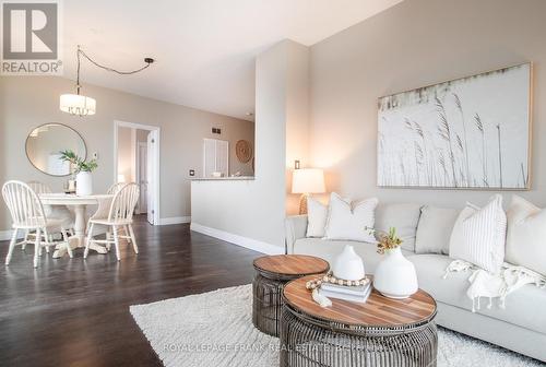 905 - 44 Bond Street W, Oshawa (O'Neill), ON - Indoor Photo Showing Living Room
