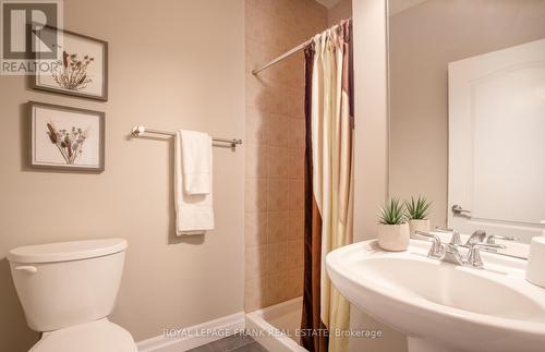 905 - 44 Bond Street W, Oshawa (O'Neill), ON - Indoor Photo Showing Bathroom
