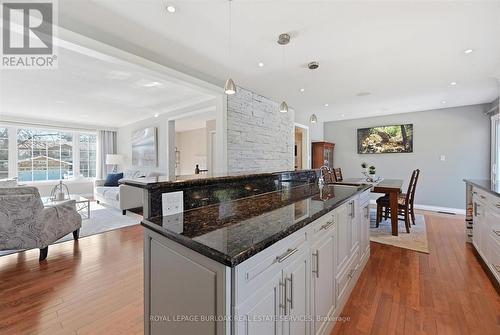 3299 Spruce Avenue, Burlington, ON - Indoor Photo Showing Kitchen With Upgraded Kitchen