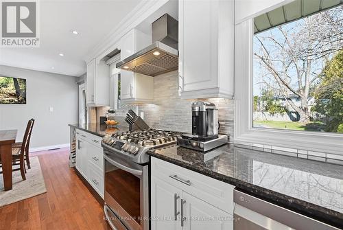 3299 Spruce Avenue, Burlington, ON - Indoor Photo Showing Kitchen With Upgraded Kitchen