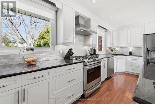 3299 Spruce Avenue, Burlington, ON - Indoor Photo Showing Kitchen With Upgraded Kitchen