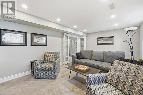 3299 Spruce Avenue, Burlington, ON - Indoor Photo Showing Living Room