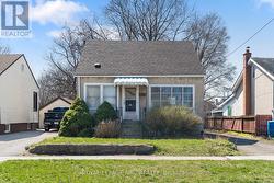 8 BYRON PLACE St. Catharines (Haig), ON L2R 1M2