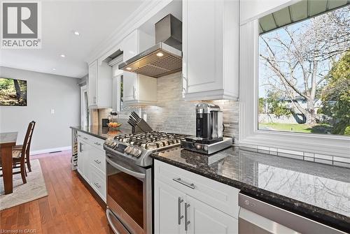 3299 Spruce Avenue, Burlington, ON - Indoor Photo Showing Kitchen With Upgraded Kitchen